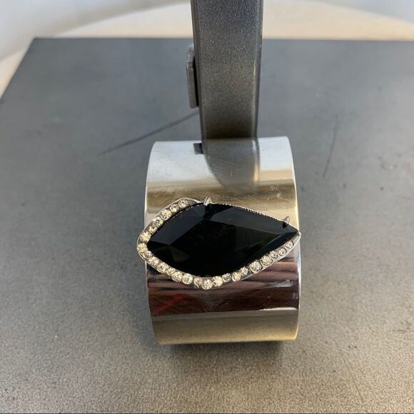 Jessica Simpson necklace and matching bracelet - Picture 2 of 4